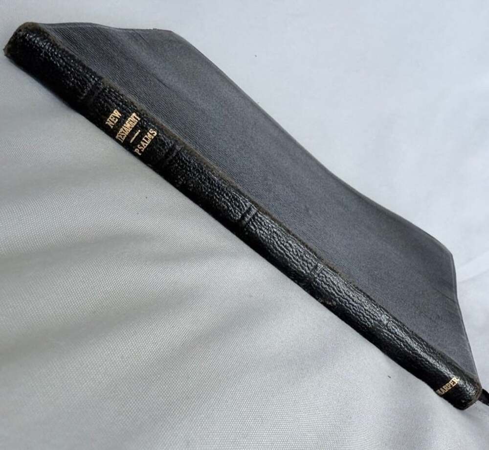 Eyre And Spottiswoode The New Testament And Psalms Vintage Pocket Bible
